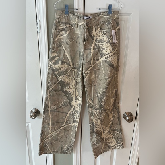 RSQ Pants - RSQ Tan Camouflage Pants